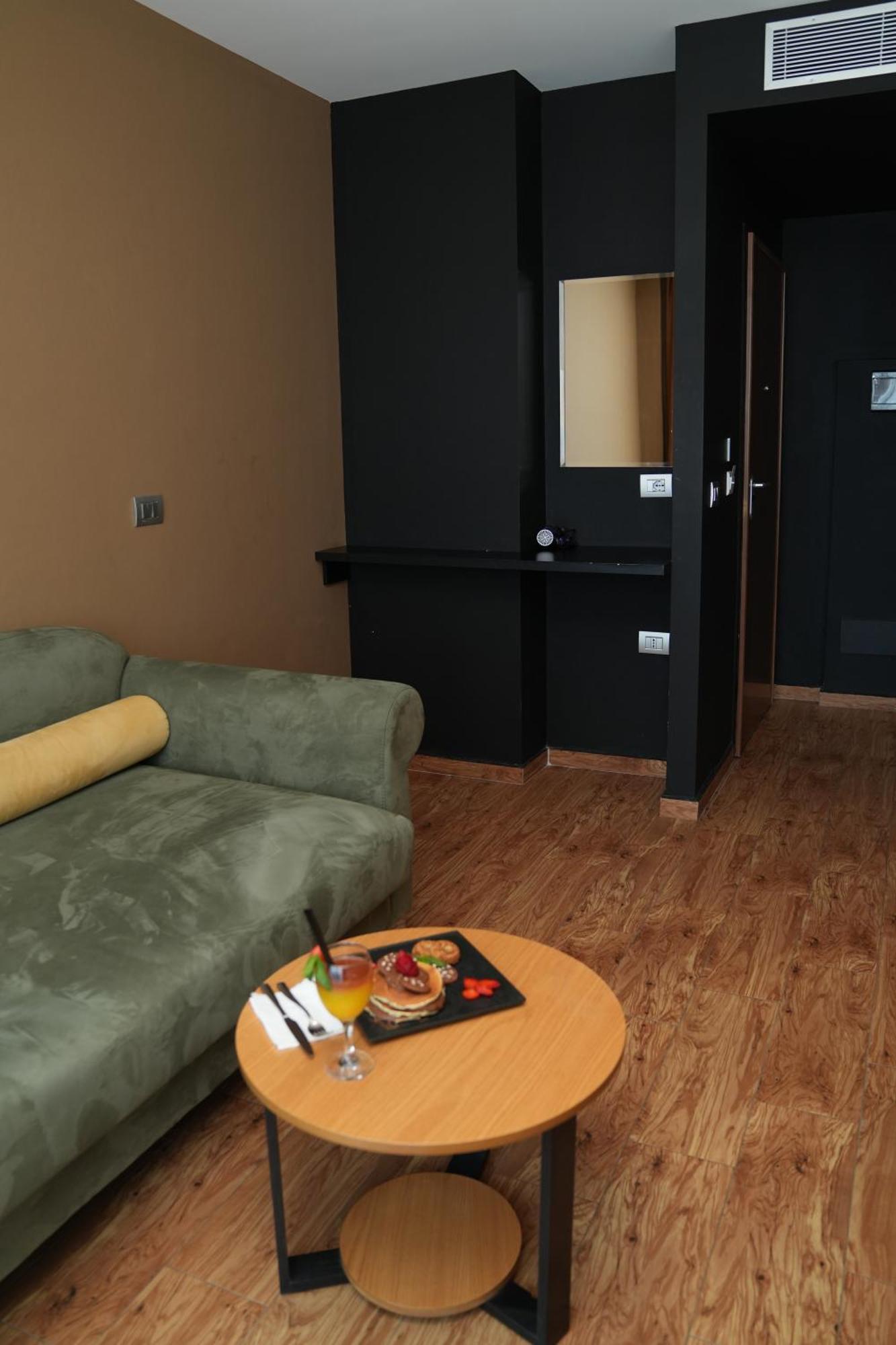 Alvin Comfort Hotel