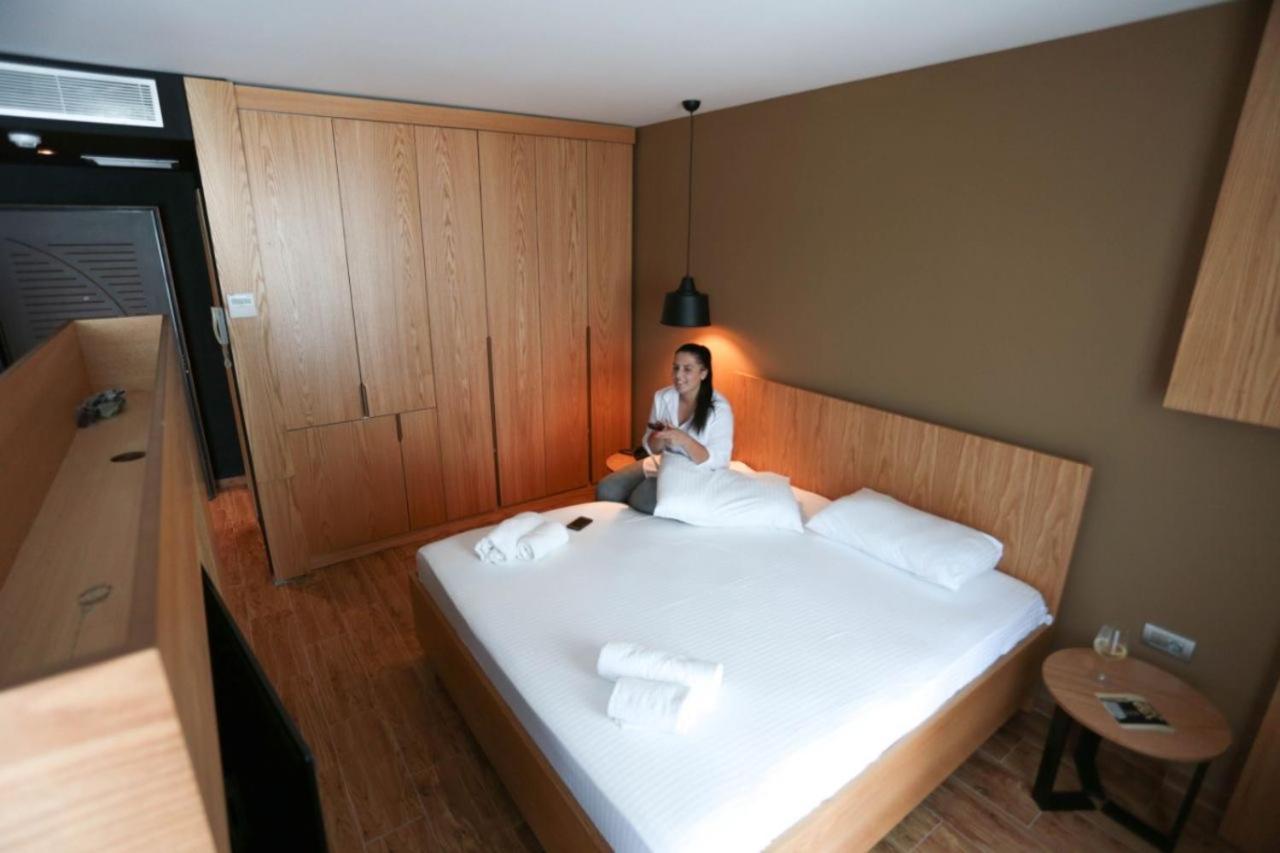 Alvin Comfort Hotel